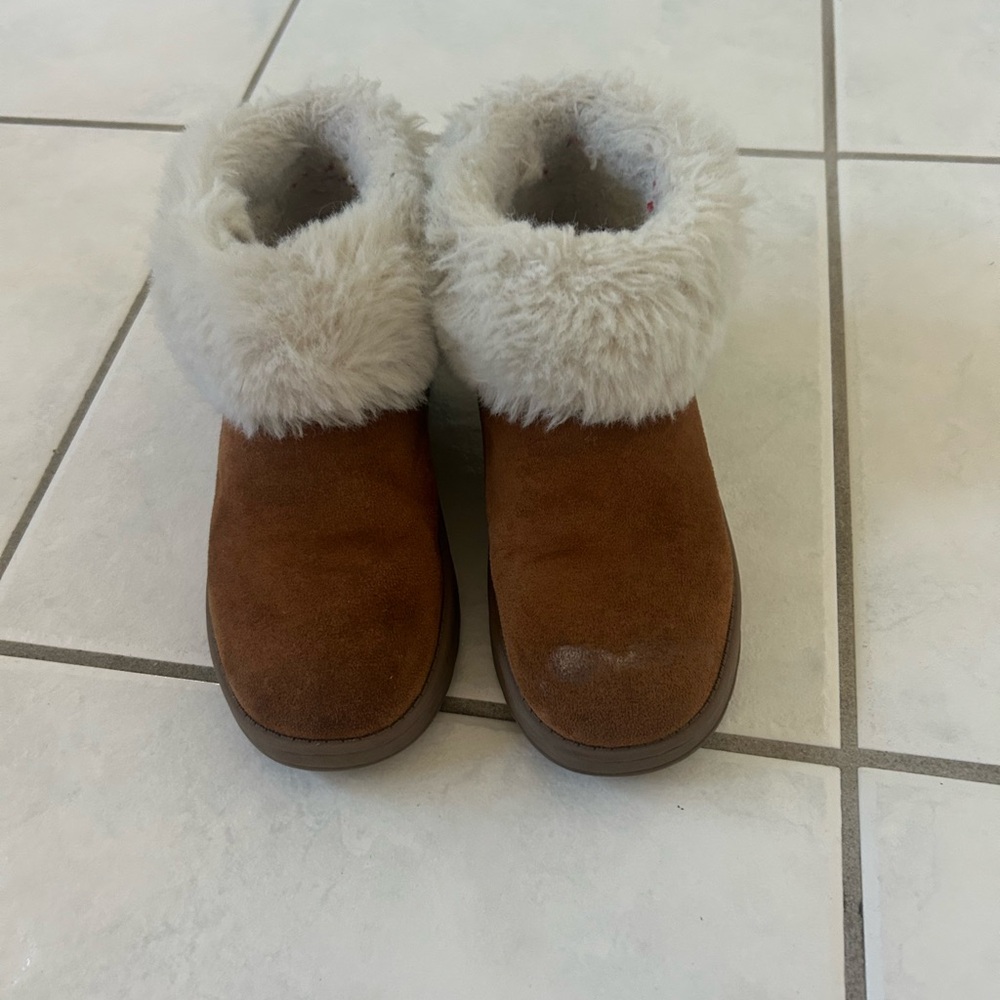 SO Chestnut Boots with Cream Fur Lining